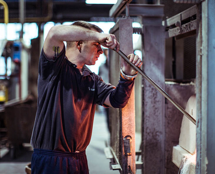 lamp maker at foscarini modern lighting factory