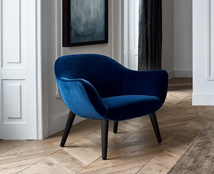 poliform mad chair in royal blue velvet