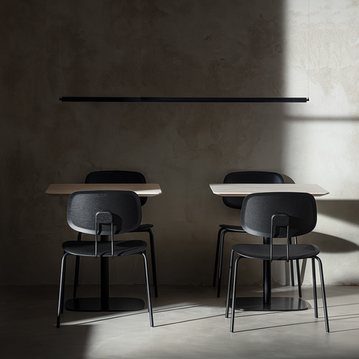 zeitraum chairs and tables in a cafe
