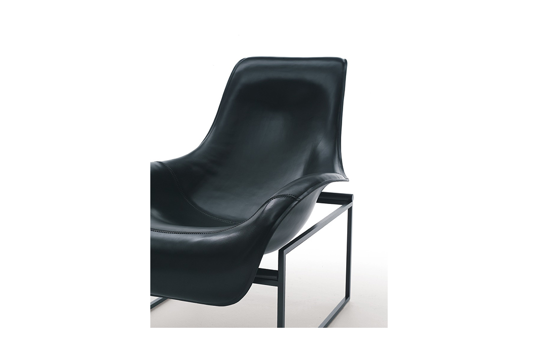 b&b italia mart recliner on a white background