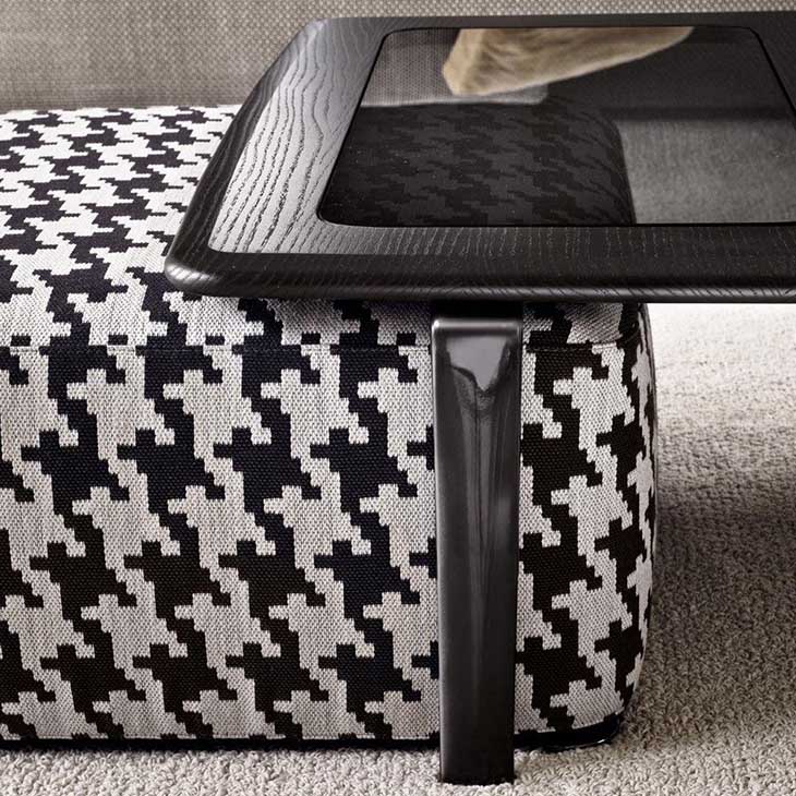 minotti davis pouf in situ