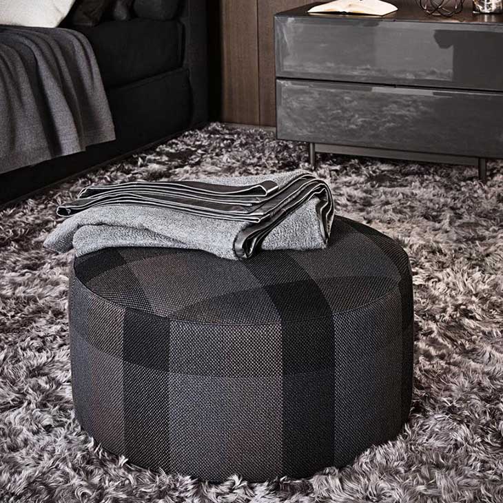 minotti davis pouf in situ