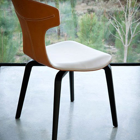 poltrona frau montera dining chair in situ