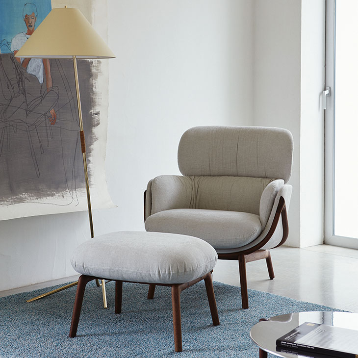 de la espada elysia lounge armchair and ottoman in situ