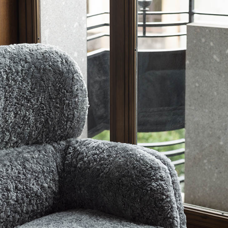 de la espada elysia lounge armchair in situ