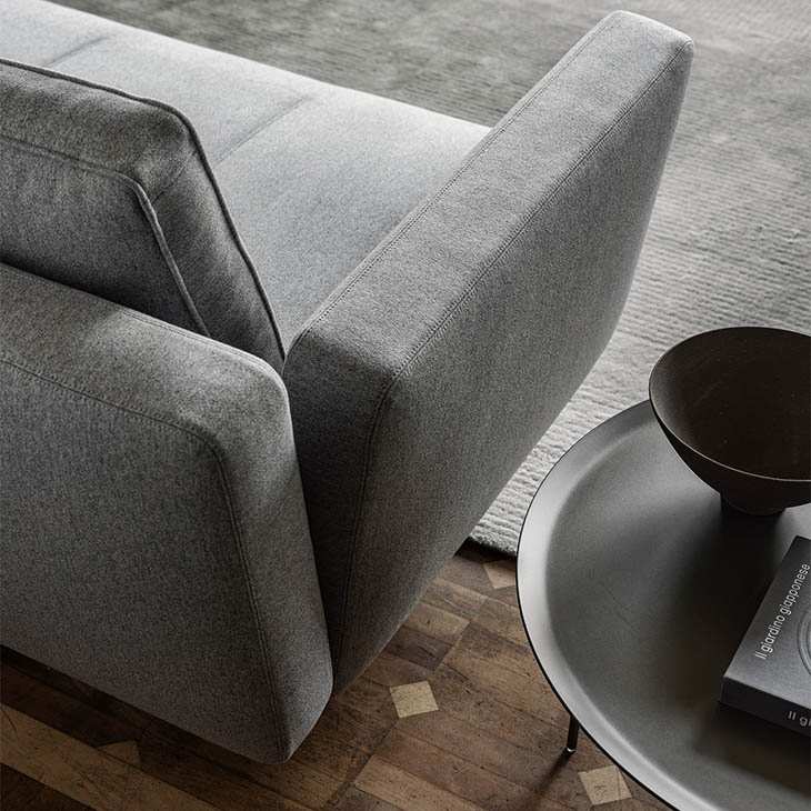 b&b italia formiche table in situ