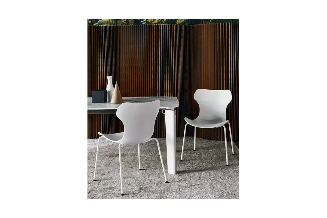 b&b italia papilio shell chairs in situ