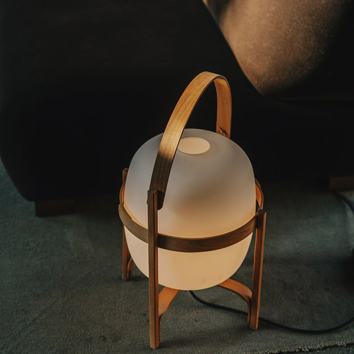 santa & cole cesta table lamp in situ