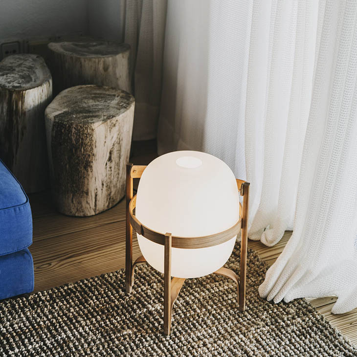 santa & cole cesta table lamp in situ