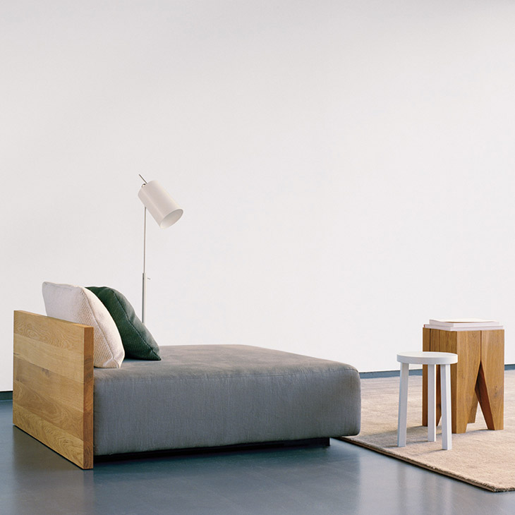 e15 backenzahn side table in situ