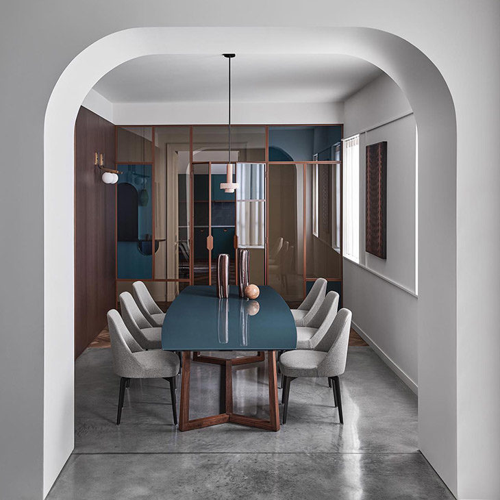 flexform gipsy dining table in situ