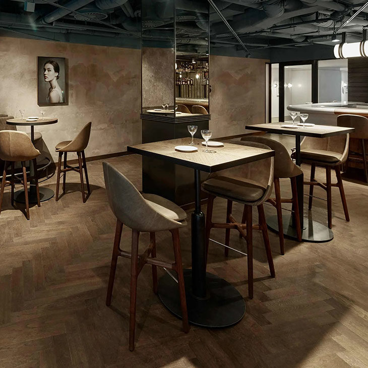 de le espada solo bar stool in situ