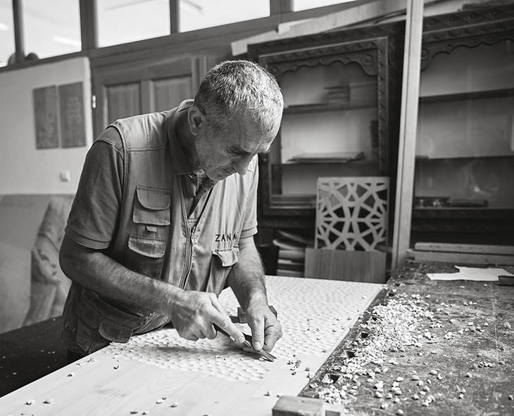 zanat craftsman hand-carving wood
