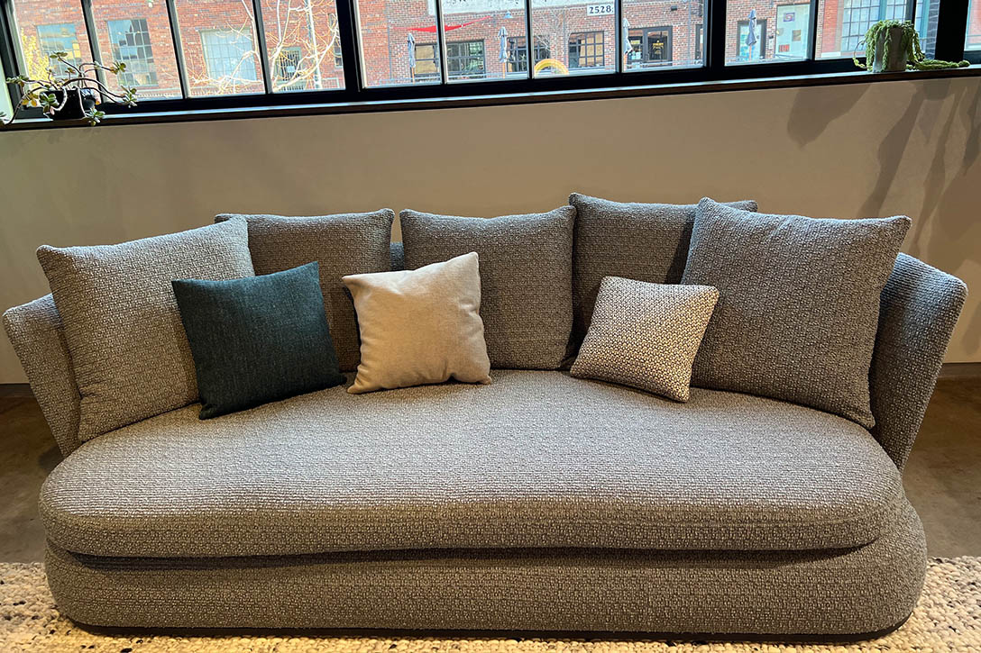 maxalto apollo sofa floor sample sale