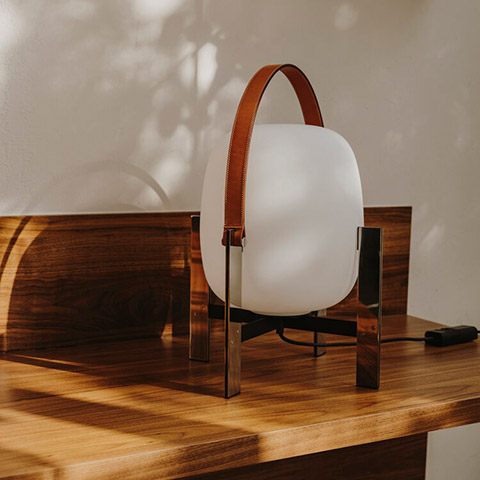 santa & cole cesta metalica table lamp with leather handle