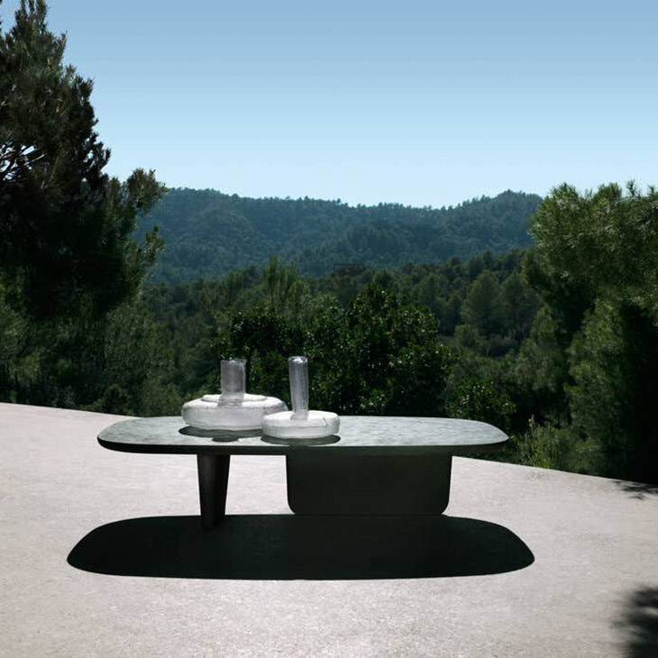 b&b italia tobi-ishi outdoor coffee table in situ
