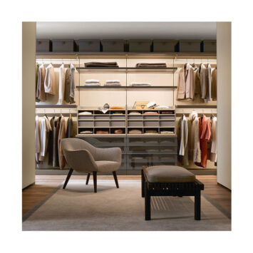 Ubik Walk-In Closet